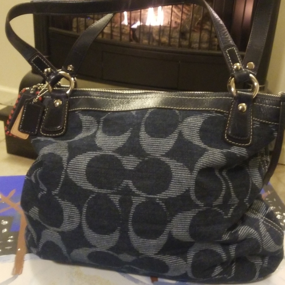 15x15 just like new Coach purse - Picture 5 of 7